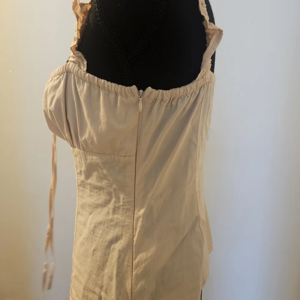 Simple Retro Cream Sleeveless Ruffle Top - Picture 3 of 5